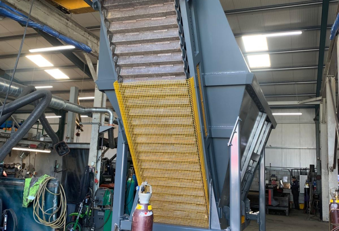 Understanding the Difference Between Tumbleback and Metering Conveyors